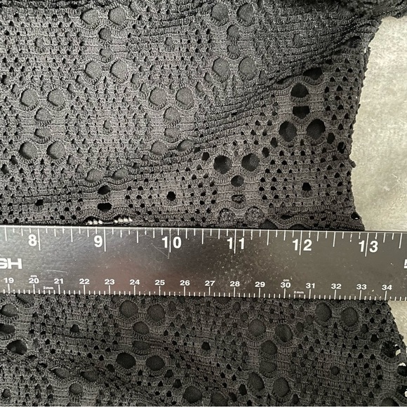 Banana Republic Black Short Sleeve Lace Overlay Peplum Blouse Zipper Back Size 0 - Picture 5 of 6